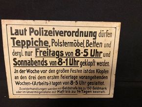 Teppichklopfen & Polizeiverordnung - Museales Blechschild 35 x 25 cm um 1900
