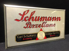 Schumann Porzellane Vorkriegs-Blechschild mit Prismenschrift und Semi-Glas-Überzug. (A7)