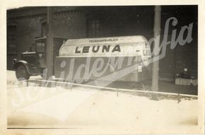 8er-Set alter Fotos zum Thema Tankstelle (1930/1950)
