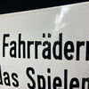 Aufstellen von Fahrrädern… - Hinweisschild der 50er Jahre