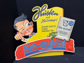 EM-Eukal Pappwerbeaufsteller im Comicstil (Um 1950)