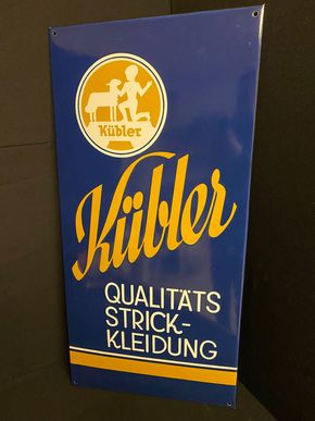 Kübler Qualitäts-Strickkleidung Emailschild 98 x 48 cm um 1950