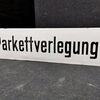 Parkettverlegung - Leicht gewölbtes Hinweisschild (1930/1950)