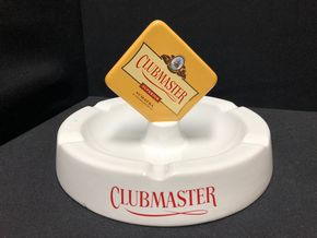 Clubmaster Porzellanaschenbecher (Variante 1) in vorzüglicher Erhaltung