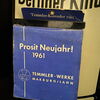 Berliner Kindl Werbefigur als Aufsteller mit Werbekalender 1930 / 1961 