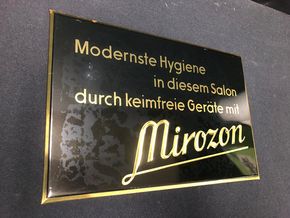 Mirozon - Geräte für den Frisörsalon. Blechschild um 1950. Ca. 20 x 30 cm (A8)