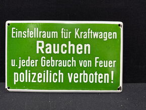 Einstellraum für Kraftwagen….. (Kleines Emailleschild um 1965)