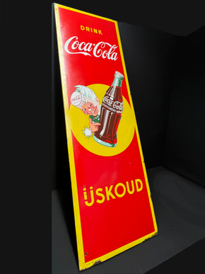 Coca Cola - Drink Coca Cola ijskoud (Großes abgekantetes Emailleschild von 1957)