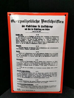 Oberpolizeiliche Vorschriften über Einstellräume für Kraftfahrzeuge. München: 10.5.1927 (Emailleschild)