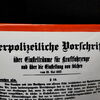 Oberpolizeiliche Vorschriften über Einstellräume für Kraftfahrzeuge. München: 10.5.1927 (Emailleschild)