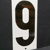 Zahlenschild mit der Nummer 9 / Schwere Trägerplatte (Um 1955)