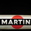Martini Tresenleuchte im stattlichen Format von ca. 38 x 145 cm.
