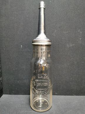 Standard Oil Company - Original Ölflasche mit Ausgießer, Deckelchen und seltenem Zahlenaufdruck - Hier die Ziffer 30