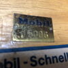 Mobil Oel Holz-Hängeschrank mit kleiner Laboreinrichting (Um 1950) RARITÄT