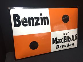 Benzin der Max Elb A.G. Dresden. Stark gewölbtes Emailschild in stattlicher Größe.