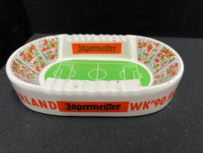Jägermeister Keramikaschenbecher in Fußballstadion-Form zur WM 1990