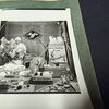 Original Fotografien von Schaufensterdekorationen und mehr - 130 Stück in zwei Fotoeinsteckalben (Um 1930)