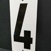 Zahlenschild mit der Nummer 4 / Schwere Trägerplatte (Um 1955)