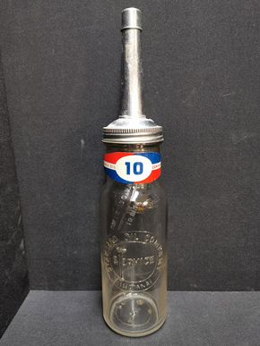 Standard Oil Company - Original Ölflasche mit Ausgießer, Deckelchen und ultra seltener Zahlenblechbanderole - Hier die Ziffer 10