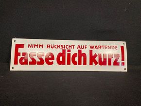 Fasse dich kurz ! Nimm Rücksicht auf Wartende - Emailleschild  9 x 33 cm um 1930