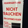 Feuergefahr - Nicht rauchen - Kein offenes Licht (Gewölbtes Emailleschild um 1950)