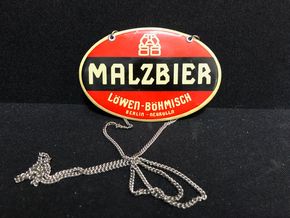 Löwenbrauerei Berlin / Löwen-Böhmisch / Malzbier (Zapfhahnblechschild mit Korkrückseite) von 1957