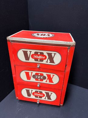 Vox Kafffee - Tee - Kakao (50er Jahre Blechschrank aus Tante Emma Laden)