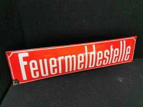 Feuermeldestelle - Stark gewölbtes Hinweisschild (Um 1950)