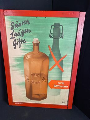 Säuren Laugen Gifte ! Nur in Giftflaschen - Totenkopf Warnschild Unfallverhütung 64 x 48 cm um 1960