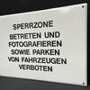Sperrzone Hinweisschild (Wohl 60er Jahre / Schräg abgekantet)