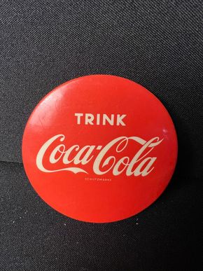 Altes Coca Cola Türschild - Button - Tresenschild 9 cm - D um 1950