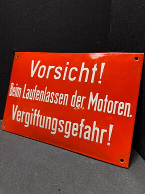 Vorsicht beim Laufenlassen der Motoren ! Vergiftungsgefahr ! Emailschild Zuckerguss 30 x 20 cm