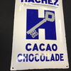 Hachez Emailschild aus der Zeit im 1920