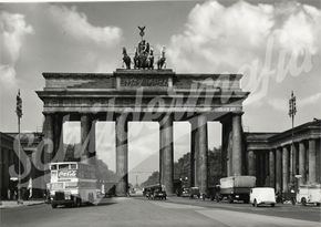 Coca Cola Werbung auf Doppeldeckerbus vor den Brandenburger Tor (Vor 1945)