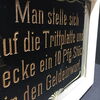 Automaten-Glas-Hinweisschild (um 1900) im neuzeitlichen Rahmen