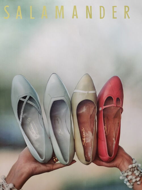 Salamander Werbeplakat - Vier Damenschuhe in zwei Händen (1959)