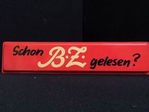 Briefbeschwerer Zeitungsklotz Zeitungsbeschwerer aus Blech " Schon BZ gelesen " BZ Berlin 