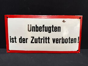 Unbefugten ist der Zutritt verboten! (Leicht gewölbtes Emailleschild um 1955)