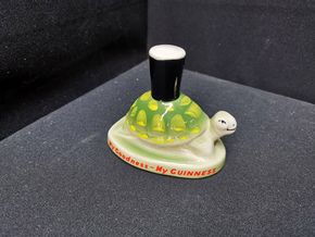 Guinness-Keramik-Schildkröte (Um 1970)