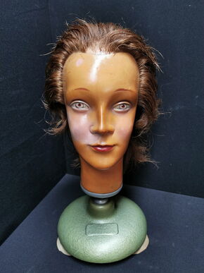 Vorkriegs-Figurenkopf (D.R.G.M) in prima Erhaltungszustand. 