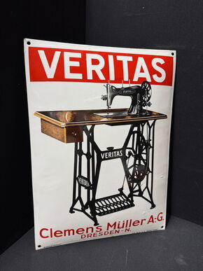 Veritas Nähmaschinen - Clemens Müller A.G Dresden (Gewölbtes Emailleschild um 1925)