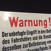 Warnung ! Fahrstuhlschild der Polizeibehörde vor 1930 Emailschild 27 x 40 cm 