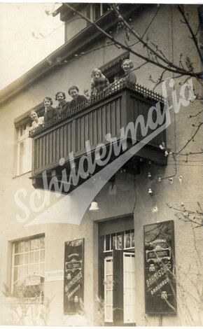 Originalfoto in Postkartengröße mit 2 alten Reklameschildern