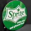 Sprite - Eiskalt herb und glitzernd frisch (Rundes Emailleschild aus dem Jahr 1968)