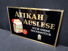 Atikah Auslese - Glaswerbeschild in fantastischen Zustand (Um 1925)