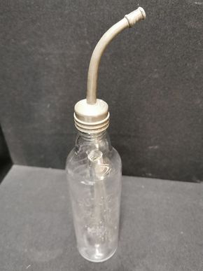 Ölflasche in sehr kleiner Ausführung und ohne Markenname (selten)