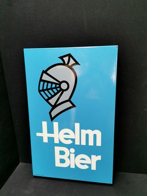 Helm Bier - Emailleschild mit ungewöhnlich tiefer Abkantung (Um 1955)