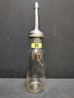 Standard Oil Company - Original Ölflasche mit Ausgießer, Deckelchen und seltenem Zahlenaufdruck - Hier die Ziffer 20