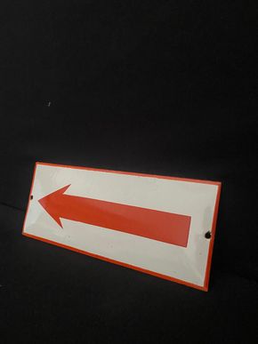 Emailschild Pfeil rot - Tankstelle ?  25 x 10 cm um 1925