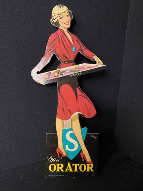 Orator Uhren - Pinup - Werbeaufsteller Miss Orator -   33 x 10 cm - CH - um 1950